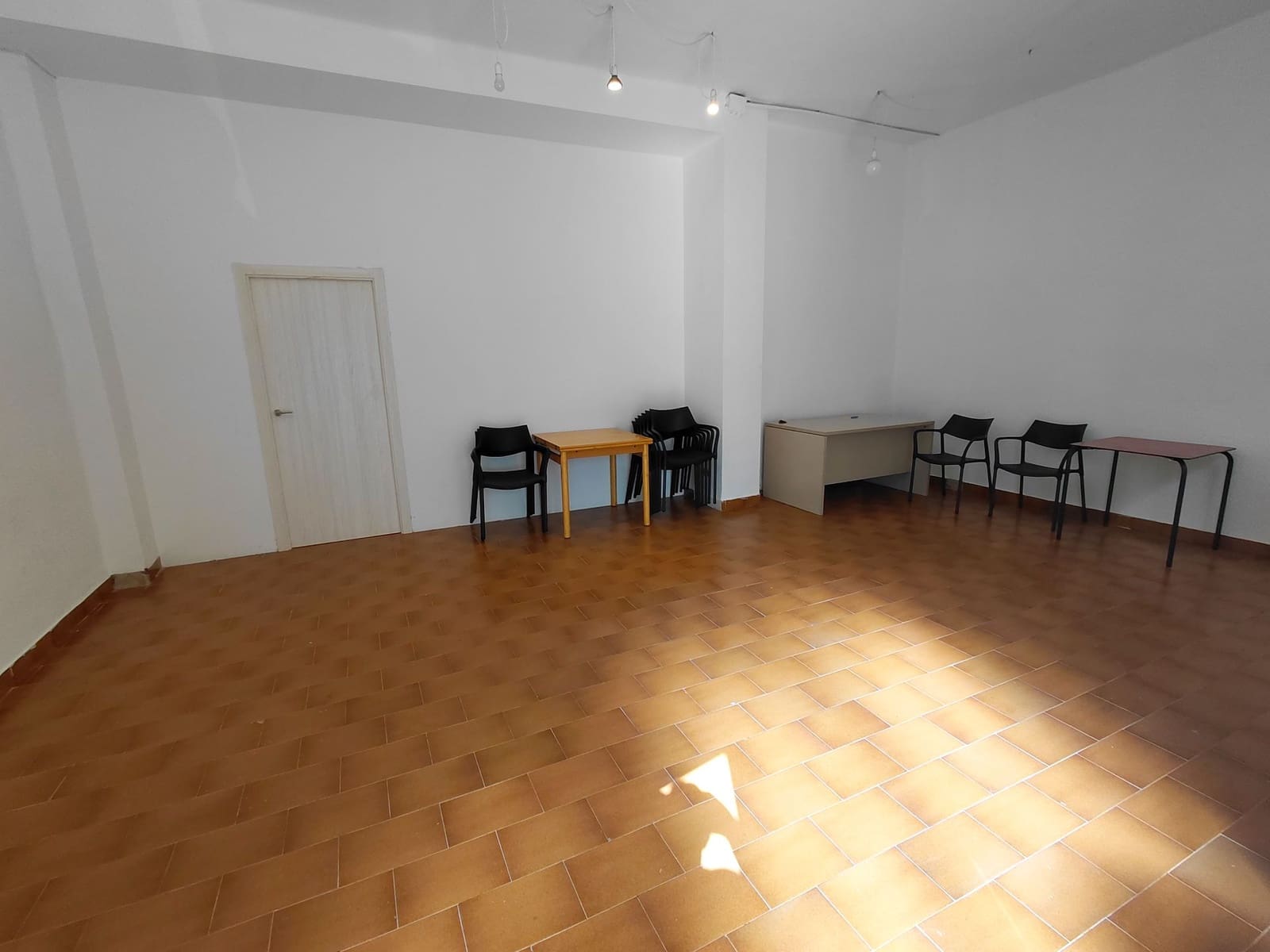 Commercial for sale in Castello de la Plana - € 99,000 (Ref: 9591795)