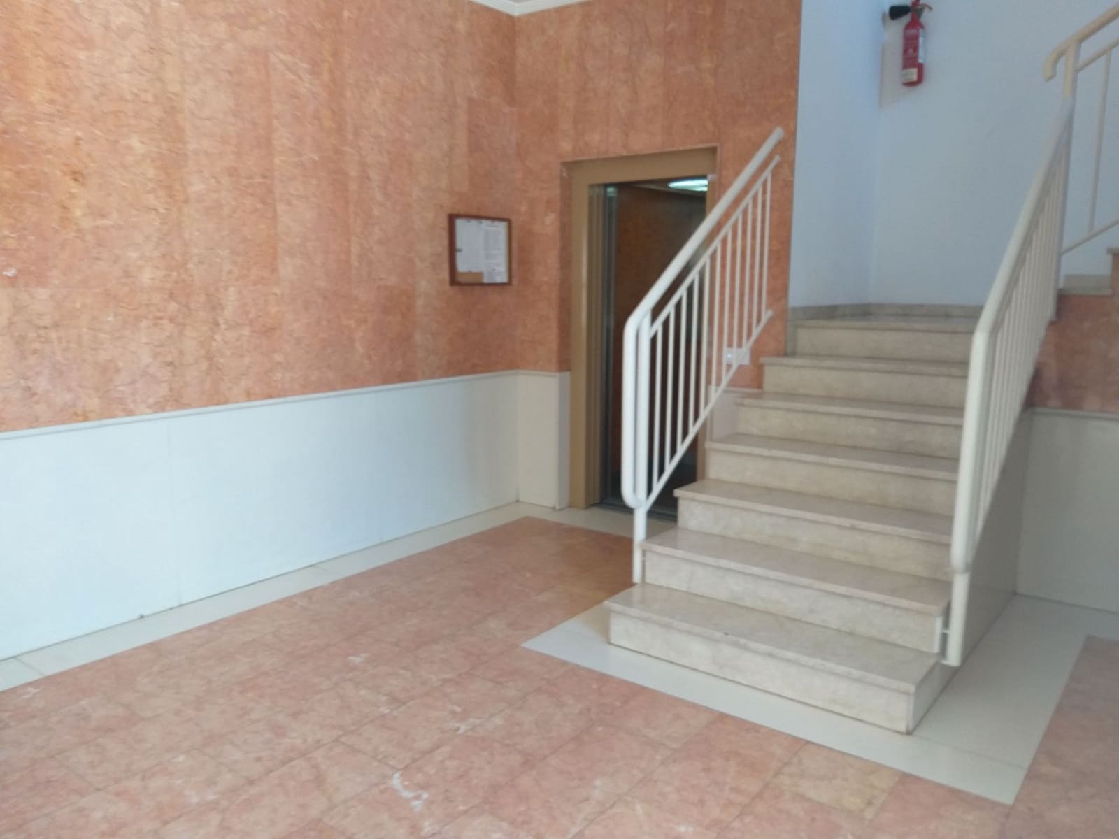 2 quarto Apartamento para arrendar em Castello de la Plana com garagem - 650 € (Ref: 9593306)