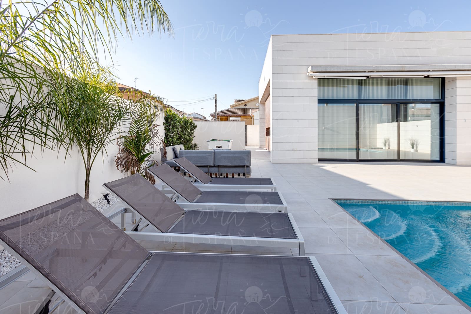 3 bedroom Villa for sale in Pilar de la Horadada with pool - € 395,000 (Ref: 9032705)