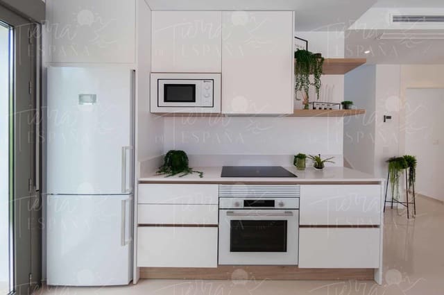 Chalet de 3 habitaciones en Los Alcázares en venta con piscina - 539.000 € (Ref: 9057770)