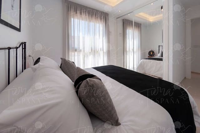 Chalet de 3 habitaciones en Los Alcázares en venta con piscina - 539.000 € (Ref: 9057770)