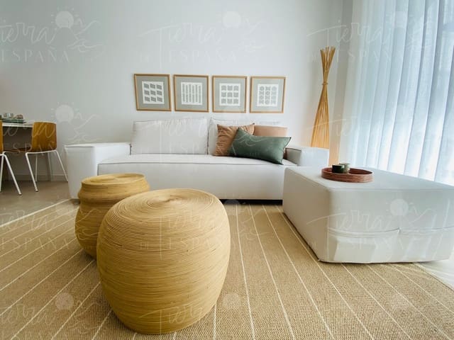 Piso de 2 habitaciones en Pilar de la Horadada en venta con piscina - 289.900 € (Ref: 9686325)