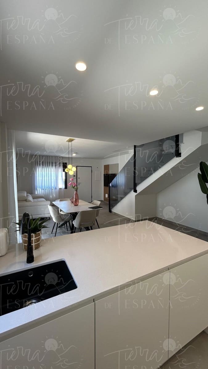 Bungalow de 3 habitaciones en Pilar de la Horadada en venta con piscina - 299.900 € (Ref: 9868517)