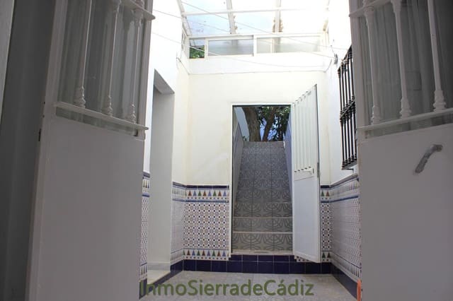 Casa de 5 habitaciones en Algodonales en venta - 152.000 € (Ref: 10020303)