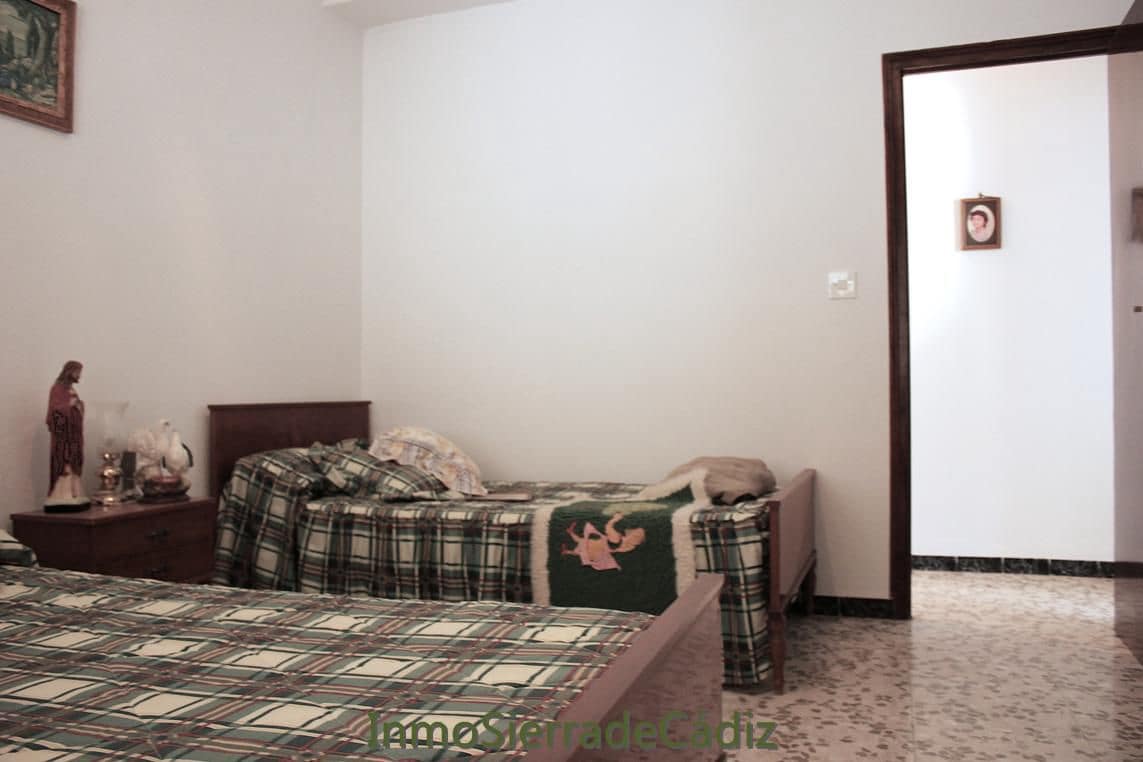 5 quarto Casa em Banda para venda em Algodonales com garagem - 175 000 € (Ref: 10048873)