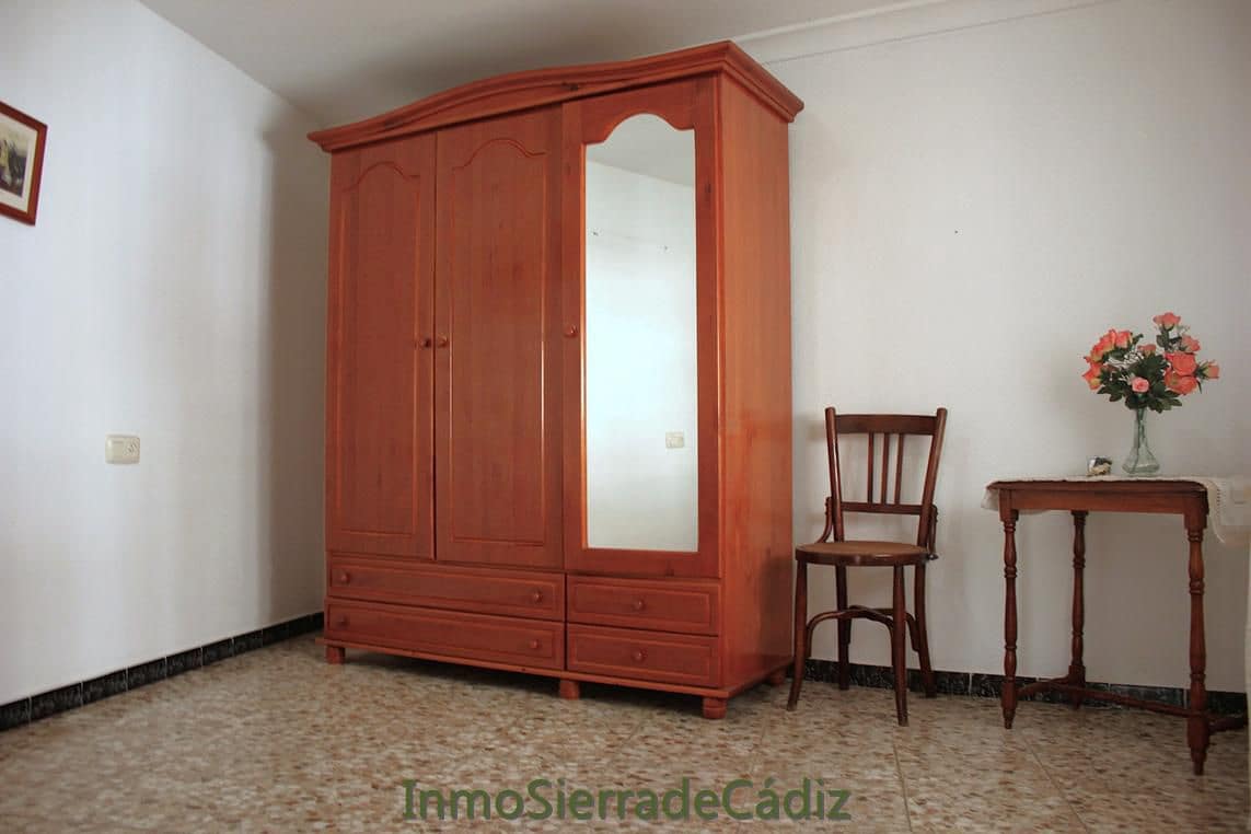 5 quarto Casa em Banda para venda em Algodonales com garagem - 175 000 € (Ref: 10048873)
