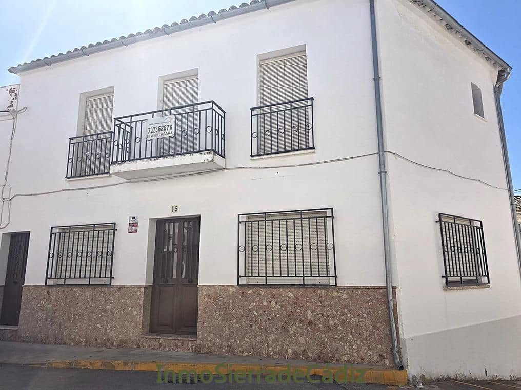 5 quarto Casa em Banda para venda em Algodonales com garagem - 175 000 € (Ref: 10048873)