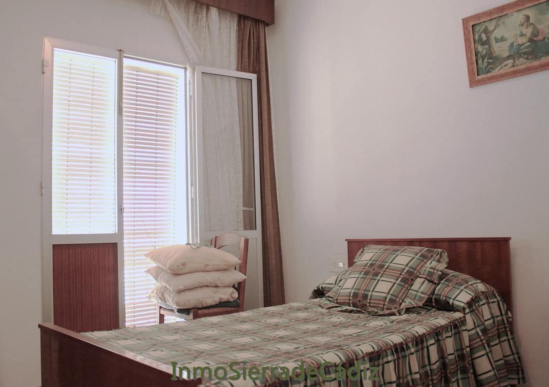 5 quarto Casa em Banda para venda em Algodonales com garagem - 175 000 € (Ref: 10048873)
