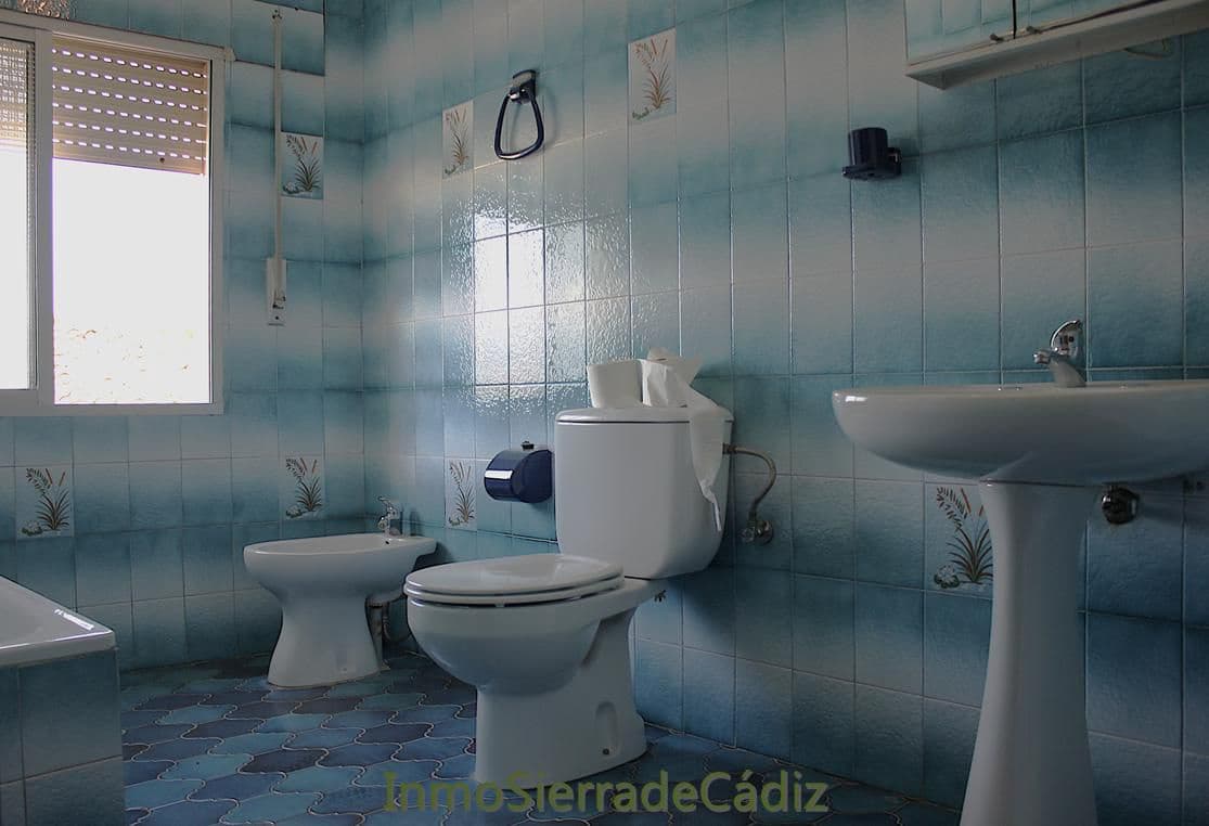 5 quarto Casa em Banda para venda em Algodonales com garagem - 175 000 € (Ref: 10048873)