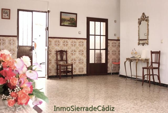 5 quarto Casa em Banda para venda em Algodonales com garagem - 175 000 € (Ref: 10048873)