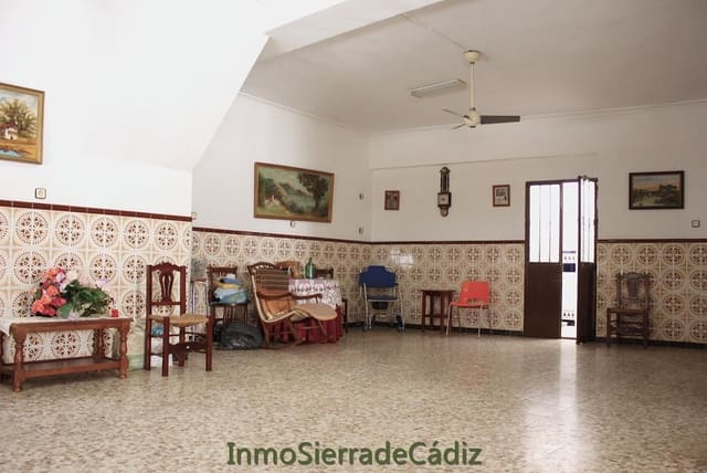 5 quarto Casa em Banda para venda em Algodonales com garagem - 175 000 € (Ref: 10048873)
