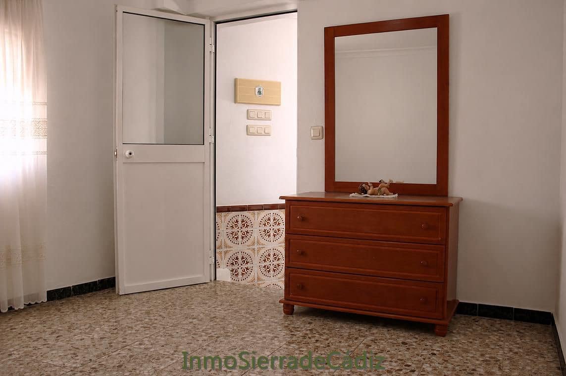 5 quarto Casa em Banda para venda em Algodonales com garagem - 175 000 € (Ref: 10048873)