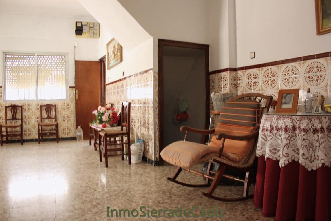 5 quarto Casa em Banda para venda em Algodonales com garagem - 175 000 € (Ref: 10048873)