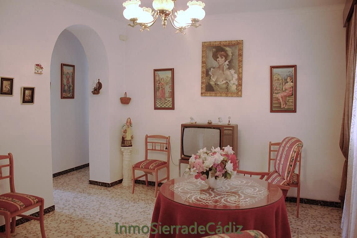 5 quarto Casa em Banda para venda em Algodonales com garagem - 175 000 € (Ref: 10048873)