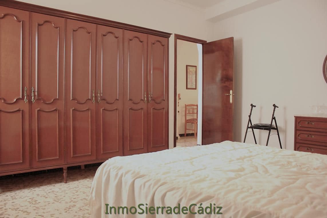 5 quarto Casa em Banda para venda em Algodonales com garagem - 175 000 € (Ref: 10048873)