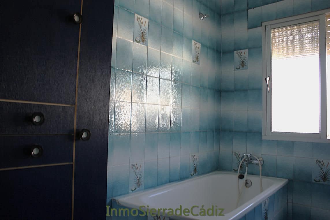 5 quarto Casa em Banda para venda em Algodonales com garagem - 175 000 € (Ref: 10048873)