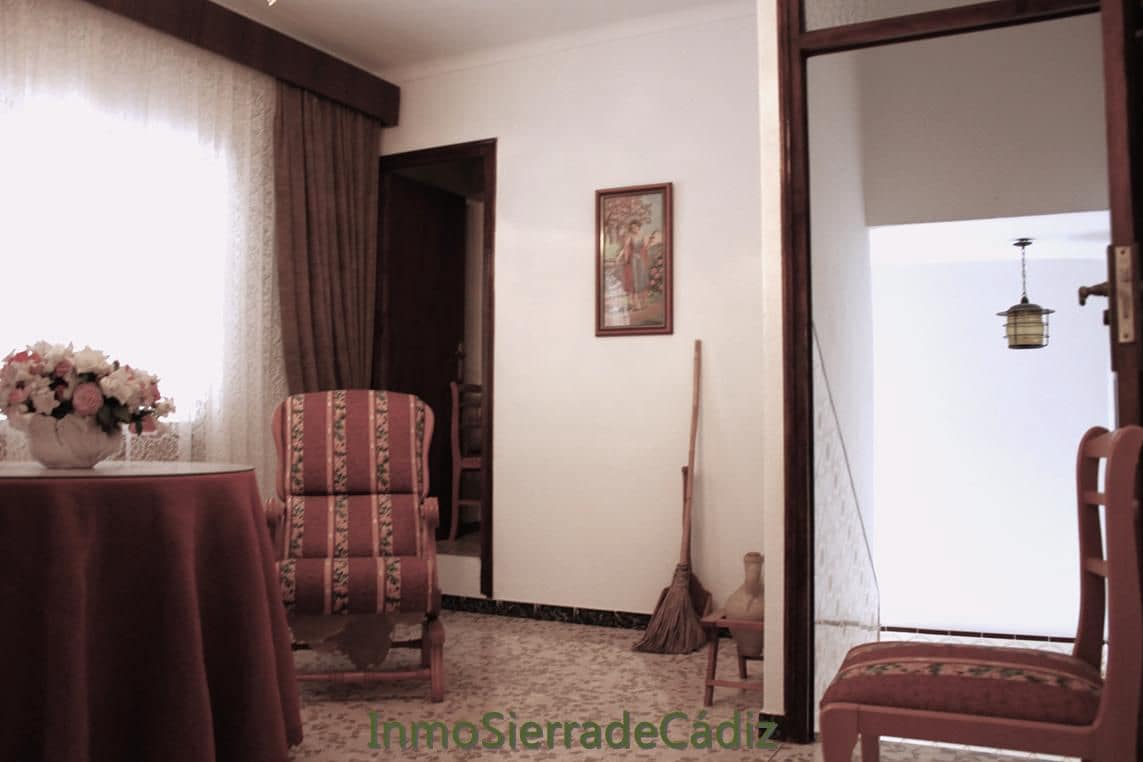 5 quarto Casa em Banda para venda em Algodonales com garagem - 175 000 € (Ref: 10048873)