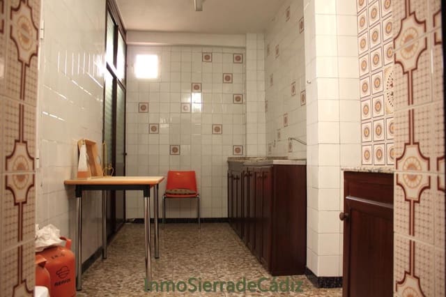5 quarto Casa em Banda para venda em Algodonales com garagem - 175 000 € (Ref: 10048873)