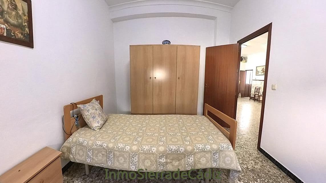 5 quarto Casa em Banda para venda em Algodonales com garagem - 175 000 € (Ref: 10048873)