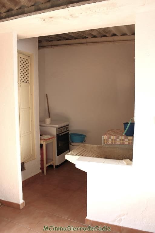 4 bedroom Townhouse for sale in Algodonales with garage - € 95,000 (Ref: 8126761)