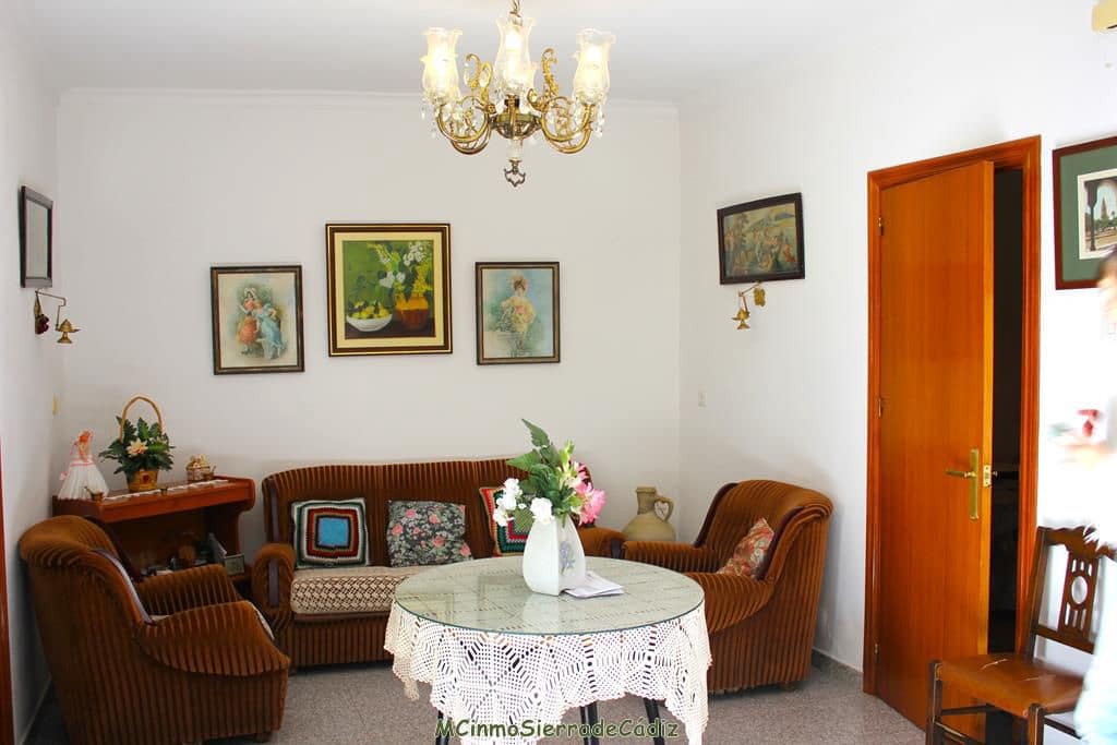 4 bedroom Townhouse for sale in Algodonales with garage - € 95,000 (Ref: 8126761)