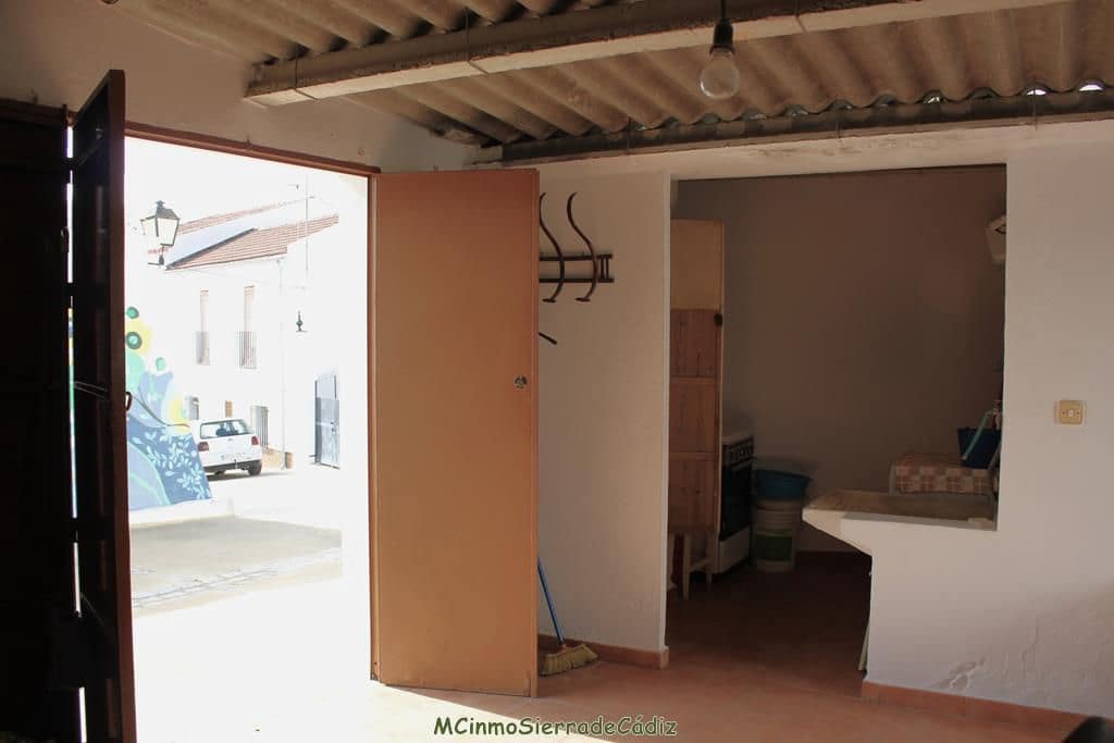 4 bedroom Townhouse for sale in Algodonales with garage - € 95,000 (Ref: 8126761)