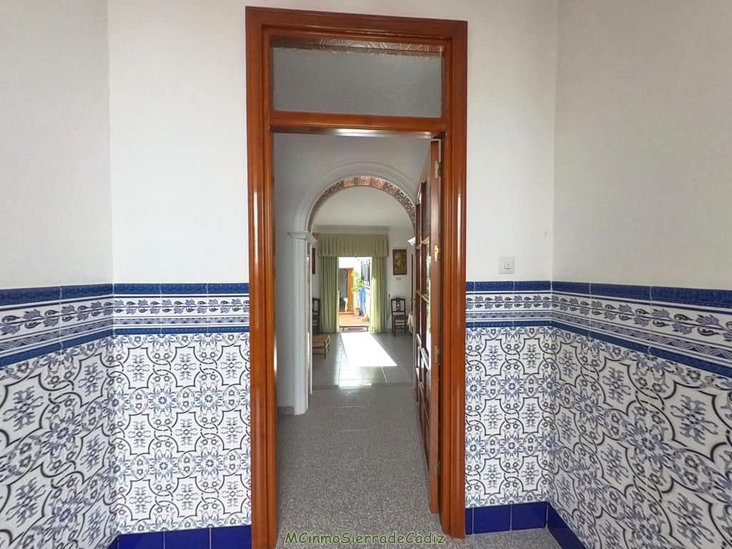 4 bedroom Townhouse for sale in Algodonales with garage - € 95,000 (Ref: 8126761)