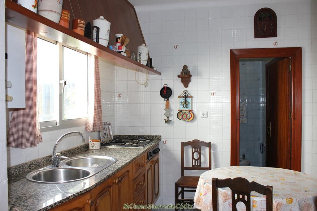 4 bedroom Townhouse for sale in Algodonales with garage - € 95,000 (Ref: 8126761)