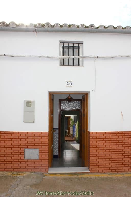 4 bedroom Townhouse for sale in Algodonales with garage - € 95,000 (Ref: 8126761)