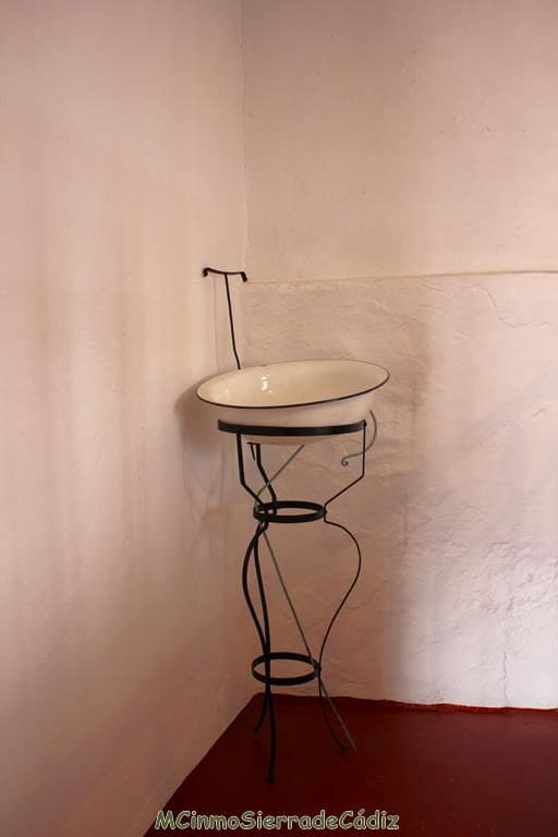 4 bedroom Townhouse for sale in Algodonales with garage - € 95,000 (Ref: 8126761)