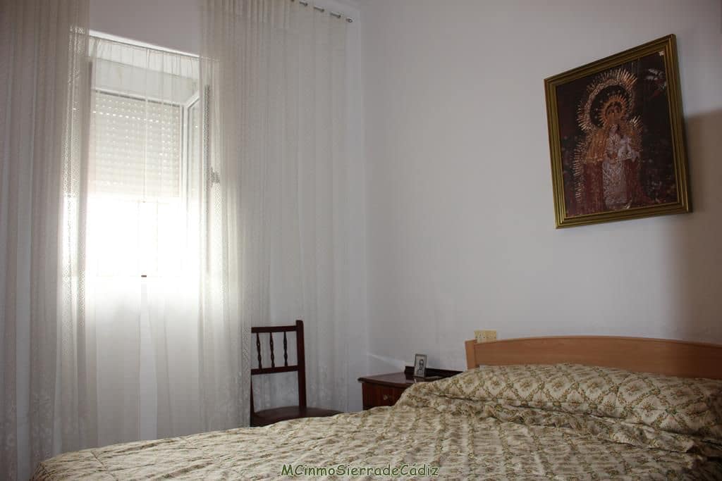 4 bedroom Townhouse for sale in Algodonales with garage - € 95,000 (Ref: 8126761)