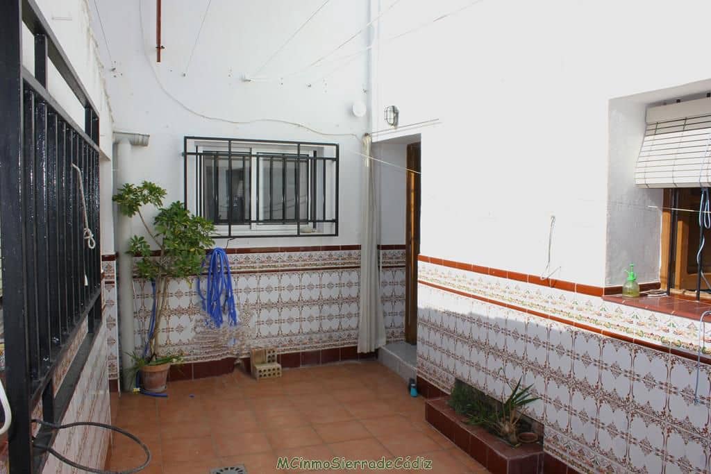 4 bedroom Townhouse for sale in Algodonales with garage - € 95,000 (Ref: 8126761)