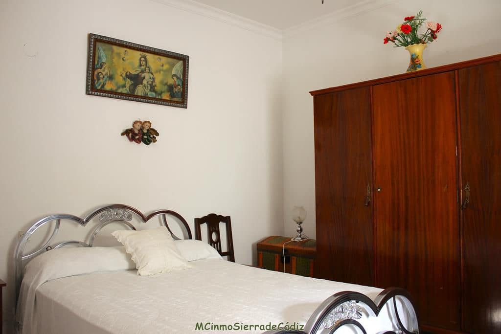 4 bedroom Townhouse for sale in Algodonales with garage - € 95,000 (Ref: 8126761)