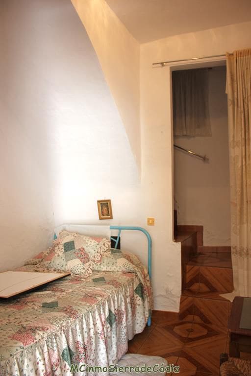 4 bedroom Townhouse for sale in Algodonales with garage - € 95,000 (Ref: 8126761)