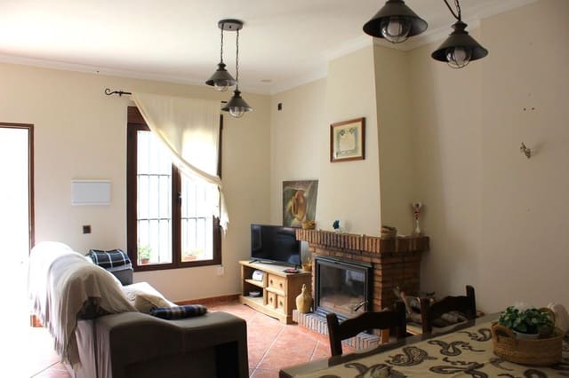 Casa de 3 habitaciones en Algodonales en venta - 105.000 € (Ref: 8178560)