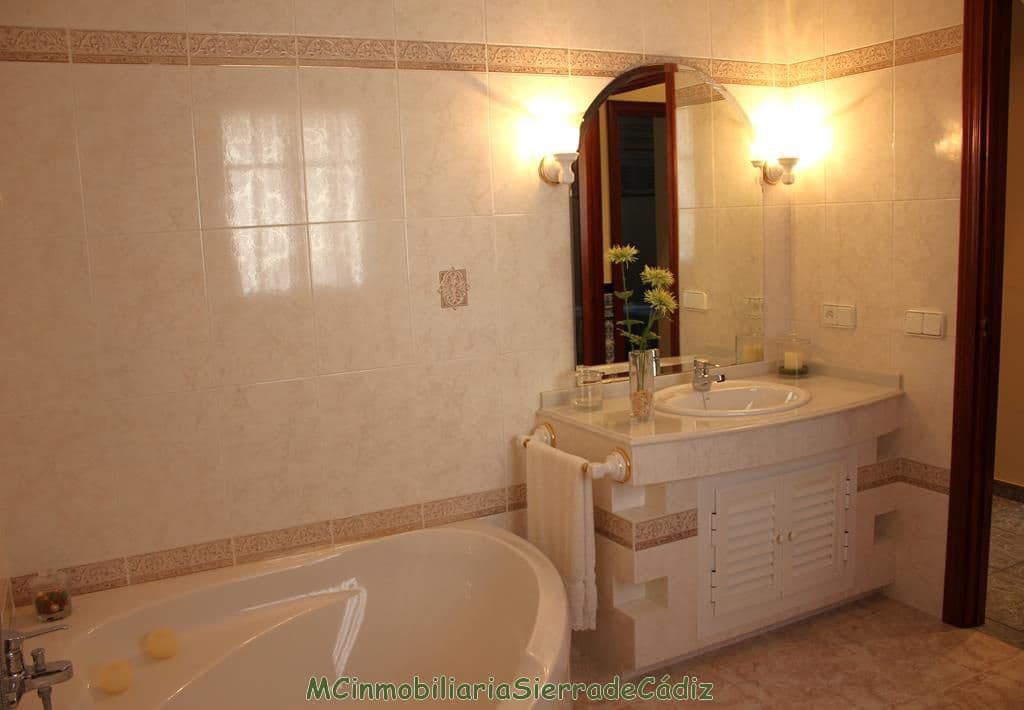 4 soveværelse Byhus til salg i Olvera med garage - € 184.000 (Ref: 8222079)