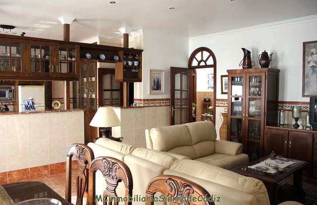 5 slaapkamer Finca/Landhuis te koop in Olvera met garage - € 350.000 (Ref: 8320880)