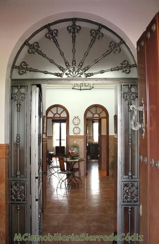 5 bedroom Finca/Country House for sale in Olvera with garage - € 350,000 (Ref: 8320880)