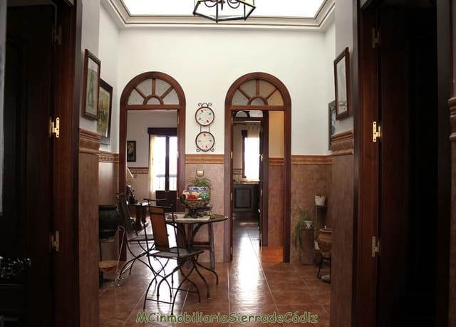 5 bedroom Finca/Country House for sale in Olvera with garage - € 350,000 (Ref: 8320880)