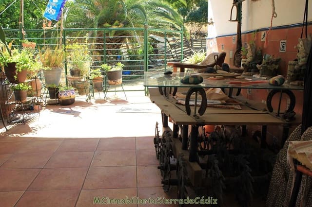 4 bedroom Finca/Country House for sale in El Gastor with garage - € 229,000 (Ref: 8387101)