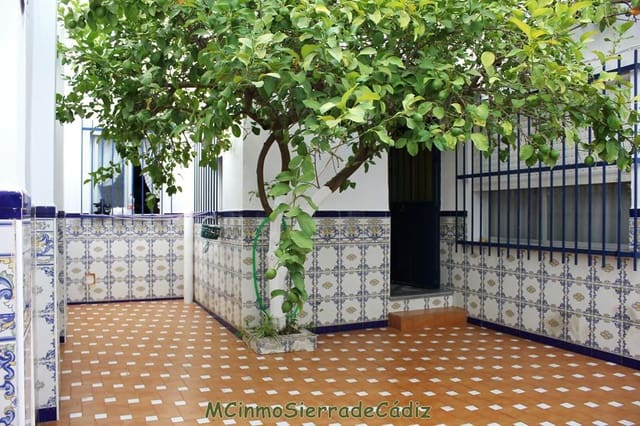5 bedroom Townhouse for sale in Algodonales with garage - € 210,000 (Ref: 8475832)
