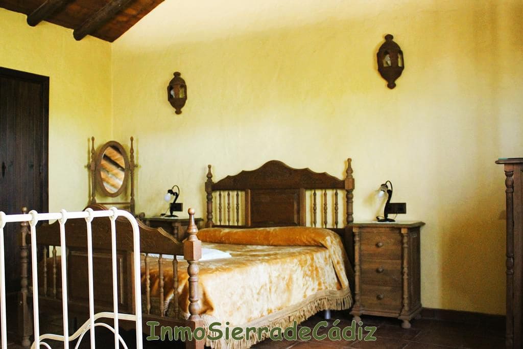 4 Zimmer Finca/Landgut zu verkaufen in Zahara de la Sierra mit Garage - 580.000 € (Ref: 8709821)