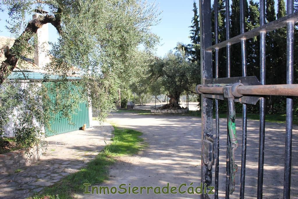 4 Zimmer Finca/Landgut zu verkaufen in Zahara de la Sierra mit Garage - 580.000 € (Ref: 8709821)