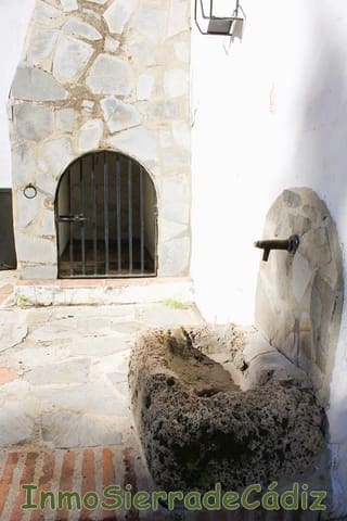 4 Zimmer Finca/Landgut zu verkaufen in Zahara de la Sierra mit Garage - 580.000 € (Ref: 8709821)