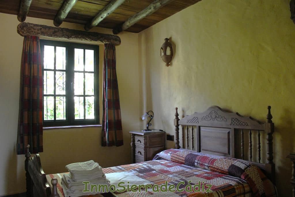 4 Zimmer Finca/Landgut zu verkaufen in Zahara de la Sierra mit Garage - 580.000 € (Ref: 8709821)