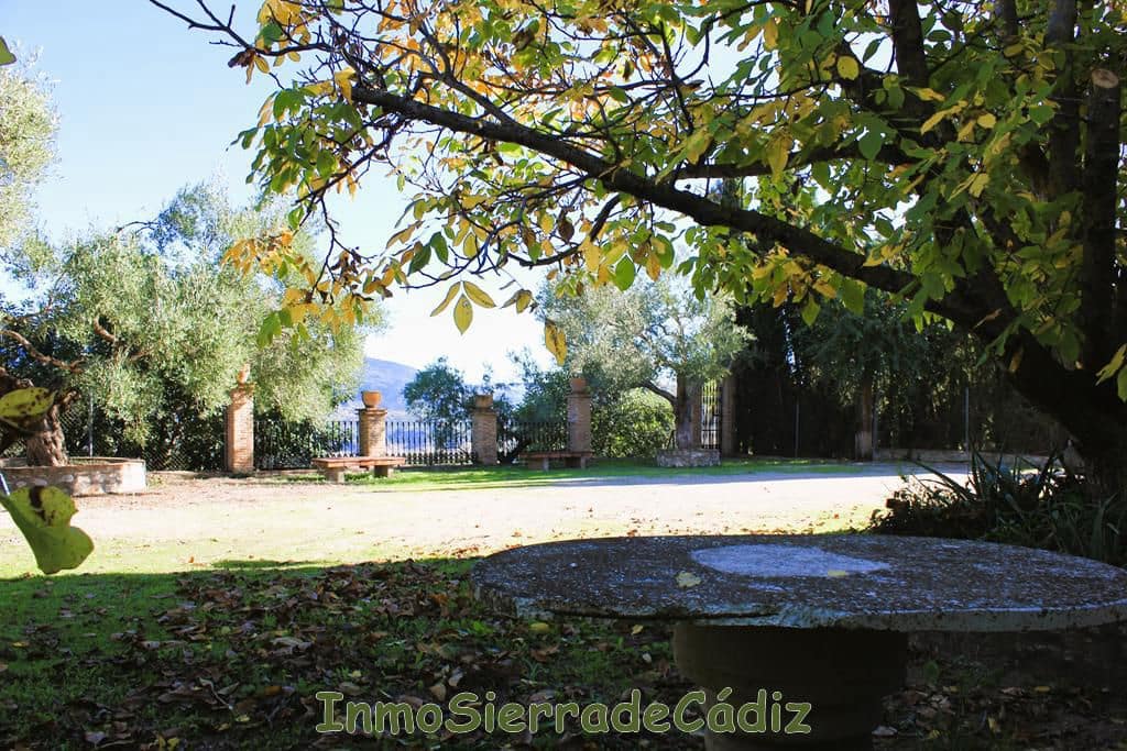 4 Zimmer Finca/Landgut zu verkaufen in Zahara de la Sierra mit Garage - 580.000 € (Ref: 8709821)