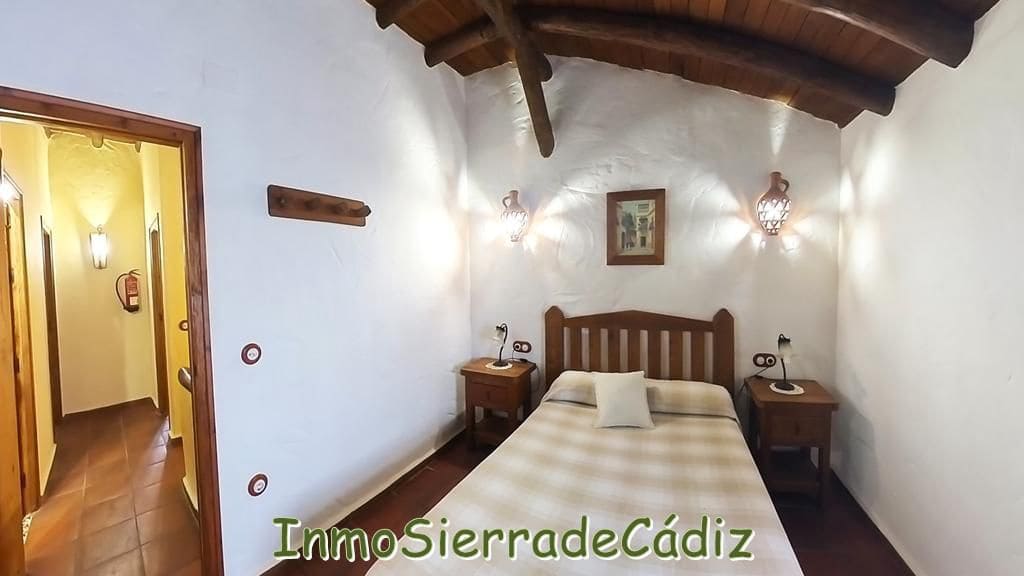 7 soveværelse Byhus til salg i Zahara de la Sierra - € 460.000 (Ref: 8824675)