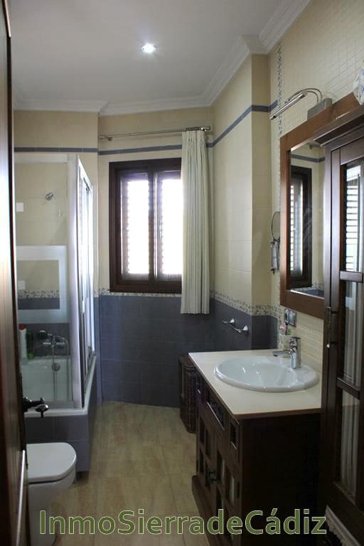 4 soverom Hus til salgs i Olvera med garasje - € 359 000 (Ref: 9041615)