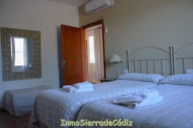 5 bedroom Finca/Country House for sale in Algodonales - € 650,000 (Ref: 9433470)