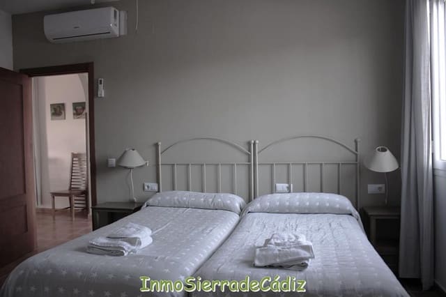 5 bedroom Finca/Country House for sale in Algodonales - € 650,000 (Ref: 9433470)